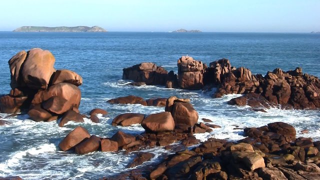 La cote de granite rose par beau temps