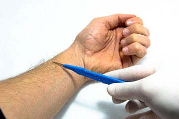 1218 - disposable scalpels
