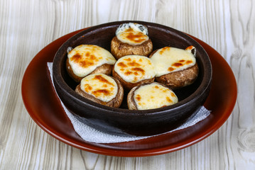 Stuffed champignon with cheese