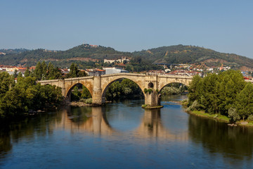 Obraz premium Most rzymski na rzece Miño, Ourense, Hiszpania