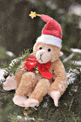 Обезьяна на ёлке.