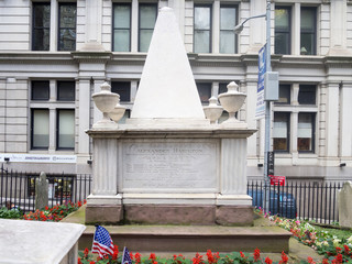 The grave of Alexander Hamilton at the Trinity Church Cemetery in New York © kmiragaya