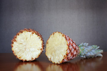 Ananas coupé en deux