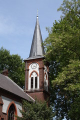 Fototapeta na wymiar Kirchturm der evangelichen Kirche in Walsum-Aldenrade