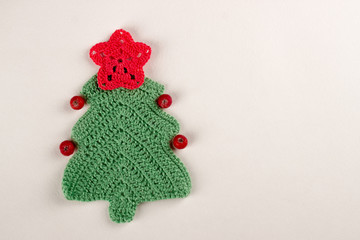 Christmas tree made from green knitted thread with a red star on