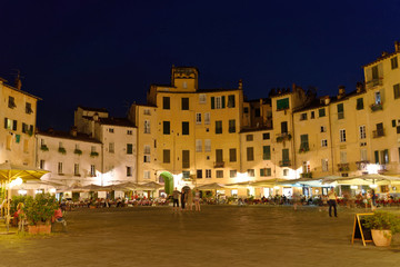 Lucca - Piazza Anfiteatro - obrazy, fototapety, plakaty