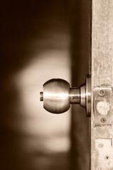 lock door
