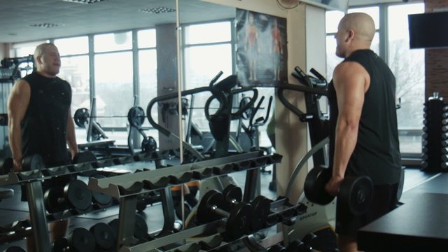 The bodybuilder does exercises for a triceps