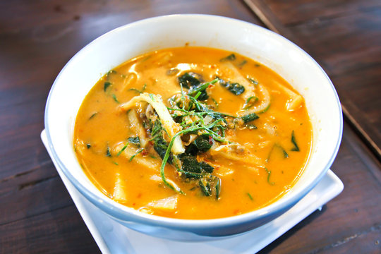 Thai food (Kang Kua Hoi Kom) : Red Curry with Little Snail and C