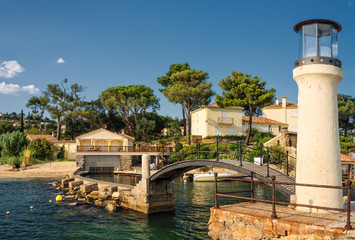 Naklejka premium Brücke und Leuchtturm