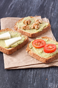 avocado sandwiches