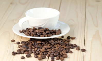 Fototapeta na wymiar roasted coffee beans with cup