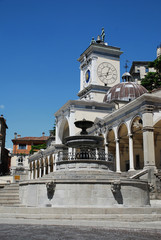 Fototapeta na wymiar Loggia di San Giovanni with Foreground Fountain