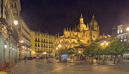 night view of Segovia Cathedral