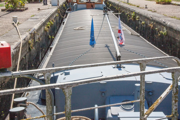 Eclusage d'une p&eacute;niche sur le canal de Briare, Rogny les sept &eacute;cluses, Yonne, Bourgogne