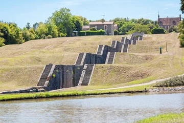 Fotobehang Kanaal Ladder van sluizen, Rogny les sept écluses, historisch monument, Yonne, Bourgondië, Frankrijk