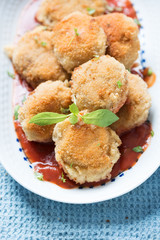 Panierte und frittierte Champignons