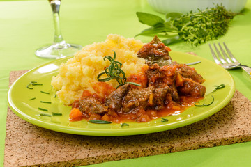 Stufato di cinghiale con polenta