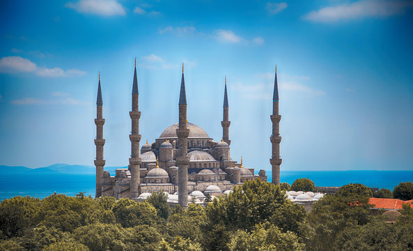 Sultanahmet Mosque (Blue mosque) with blue sky and sea, Istanbul, Turkey