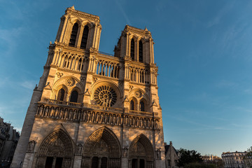 Fototapeta na wymiar Notre Dame de Pari