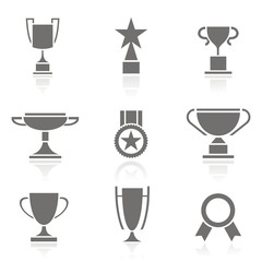 Conjunto aislado de iconos con reflejo de trofeos y premios