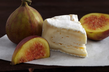 camenbert mit feigen