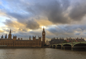 Fototapeta na wymiar Sunset clouds above Westminster