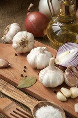 Garlic, onion, coriander, sesame seeds, black pepper, bay leaf, sea salt, olive oil 