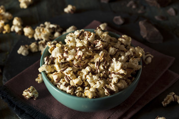 Homemade Chocolate Drizzled Caramel Popcorn