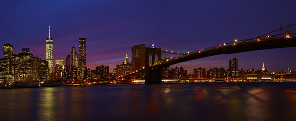 Obraz na płótnie Canvas Panorama mit Brooklyn Bridge bei Nacht 2