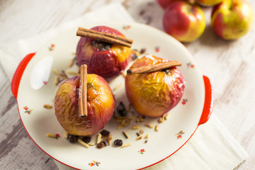 Weihnachtliche Bratäpfel