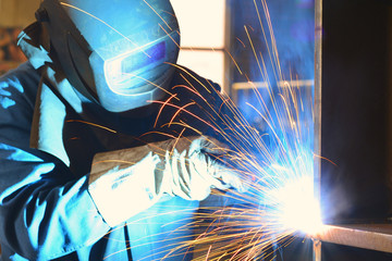 Schweißer bei der Arbeit // welder at work