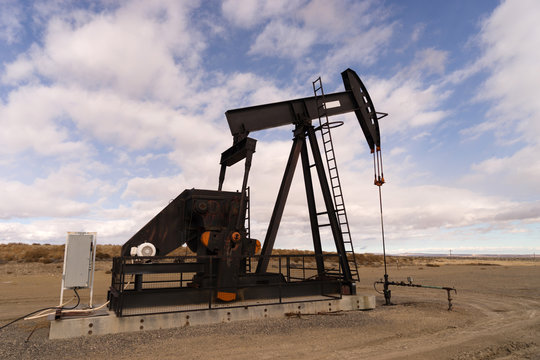 Wyoming Industrial Oil Pump Jack Fracking Crude Extraction Machi
