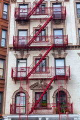 Fototapeta na wymiar typisches Wohngebäude in Soho, Manhattan, NYC, mit Feuerleiter
