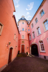 Fototapeta na wymiar malerischer Innenhof in der Altstadt von Trier, Deutschland
