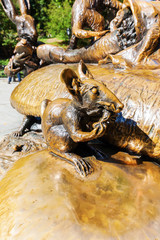 Alice im Wunderland Skulptur im Central Park, Manhattan, NYC