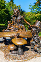 Alice im Wunderland Skulptur im Central Park, Manhattan, NYC