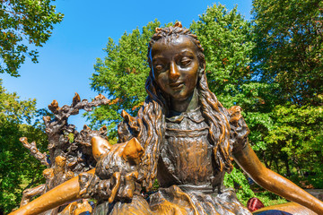 Alice im Wunderland Skulptur im Central Park, Manhattan, NYC