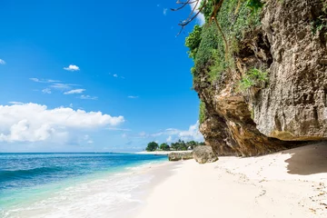 Gordijnen Tropisch strand met wit zand op Bali © artifirsov