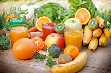 Obraz na płótnie Canvas Fruit Juices - freshly squeezed juices