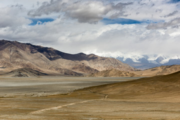 The road along the Karakoram Highway that link China (Xinjiang province) with Pakistan via the Kunjerab pass.