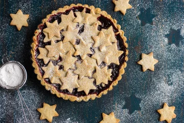 Selbstklebende Fototapeten tart with berries jam and cookies © anna_shepulova