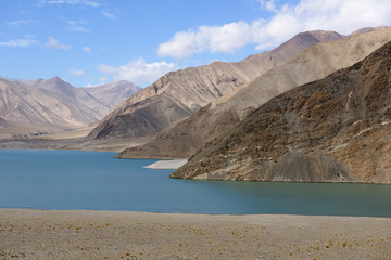 Fototapeta na wymiar Landscape of Mountain and Lake around Muztagh Ata and Karakuli Lake, Pamir Mountains, Kasgar, Xinjiang, China