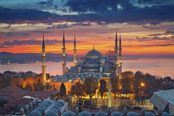 Papier Peint photo moyen-Orient Istanbul. Image de la Mosquée Bleue à Istanbul, Turquie pendant le lever du soleil spectaculaire.