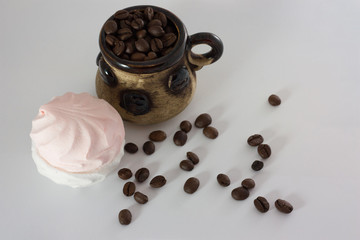 Naklejka premium Coffee beans and marshmallows. 