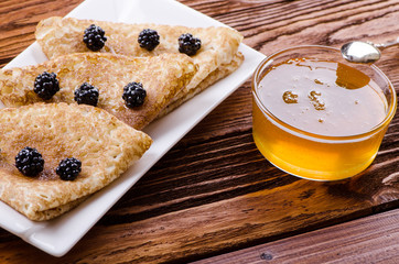 pancakes with honey and blackberries