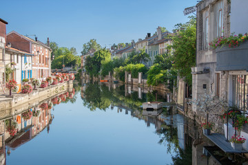 Vue sur le bief, Joinville, Haute Marne, Champagne Ardennes, France