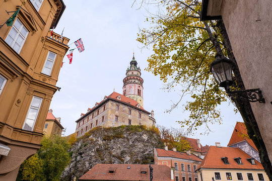 Cesky Krumlov Castle view phototaking between buildings in angle of elevation