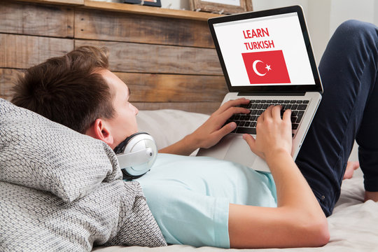 Man learning turkish at home.