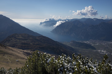 Fototapeta premium panorama lago di garda